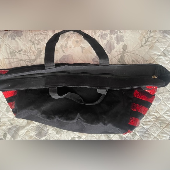 ♥️❤️🖤 Victoria's Secret Black & Red Sequin
Weekender Bag ❤️🖤♥️ - Picture 7 of 8